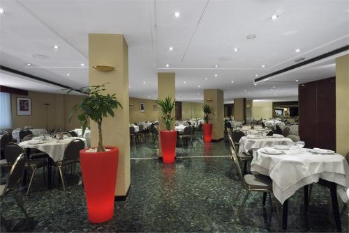 4 фото отеля Kyriad Andorra Comtes D’urgell 3* 