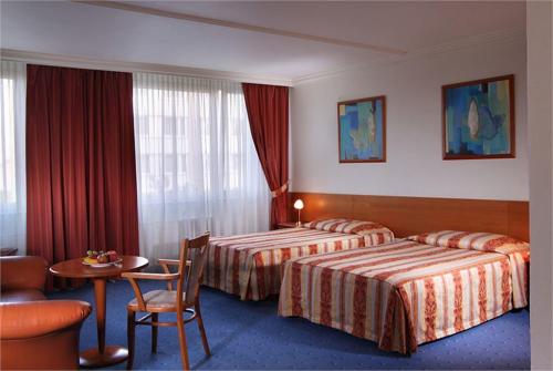 8 фото отеля Top Hotel Praha 4* 