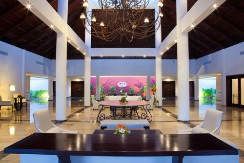 32 фото отеля Grand Palladium Bavaro Suites Resort & Spa 5* 