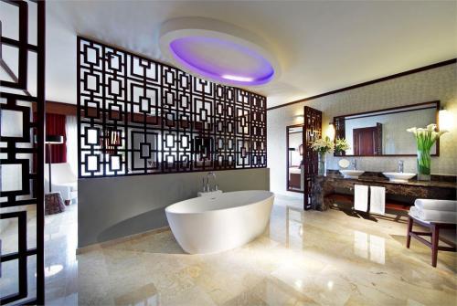 64 фото отеля Grand Palladium Bavaro Suites Resort & Spa 5* 