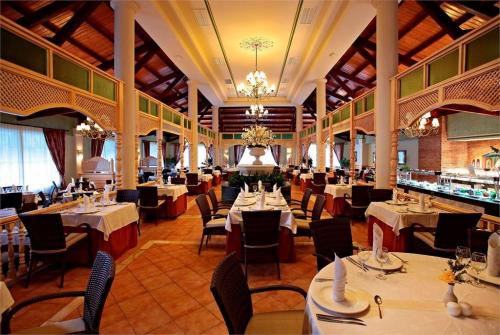 16 фото отеля Luxury Bahia Principe Ambar 4* 