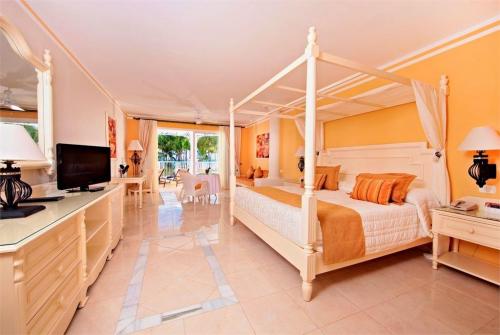 15 фото отеля Luxury Bahia Principe Bouganville 5* 