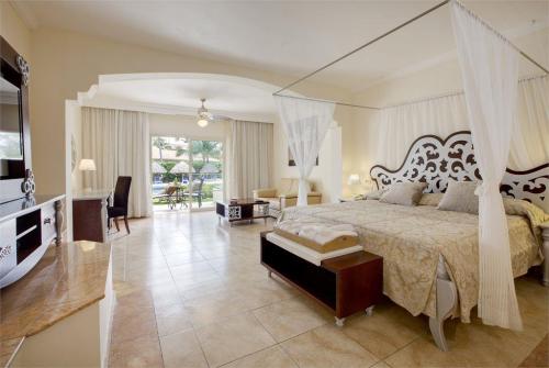 12 фото отеля Majestic Colonial Punta Cana 5* 