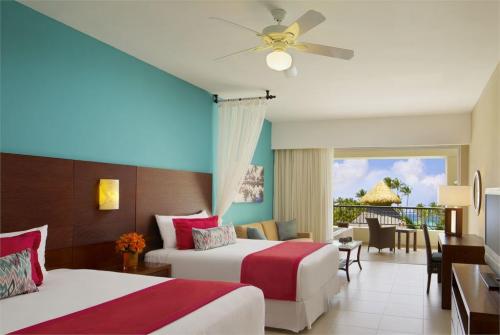 17 фото отеля Secrets Royal Beach Punta Cana 5* 