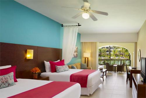 22 фото отеля Secrets Royal Beach Punta Cana 5* 