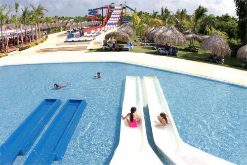 2 фото отеля Sirenis Punta Cana Resort Casino & Aquagames 5* 