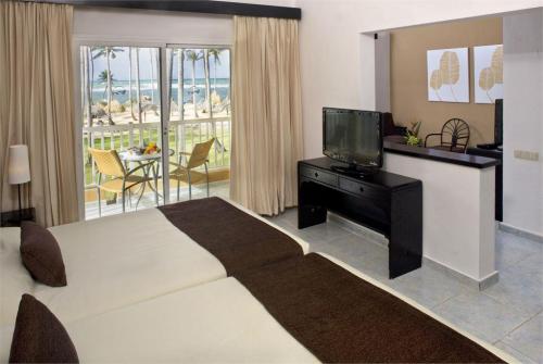 21 фото отеля Sirenis Punta Cana Resort Casino & Aquagames 5* 