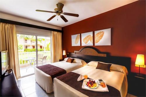 24 фото отеля Sirenis Punta Cana Resort Casino & Aquagames 5* 