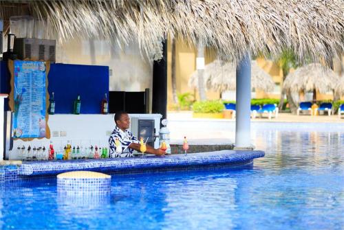 33 фото отеля Sirenis Punta Cana Resort Casino & Aquagames 5* 