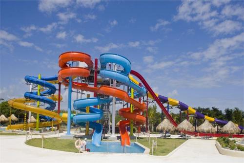 4 фото отеля Sirenis Punta Cana Resort Casino & Aquagames 5* 