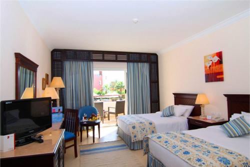 10 фото отеля Amwaj Oyoun Hotel & Resort 5* 