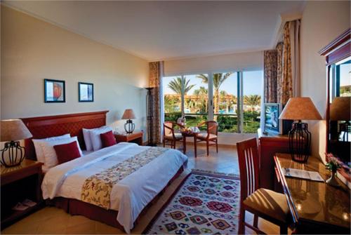 16 фото отеля Amwaj Oyoun Hotel & Resort 5* 