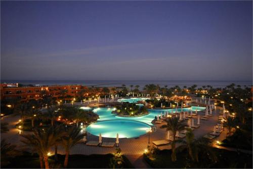 2 фото отеля Amwaj Oyoun Hotel & Resort 5* 
