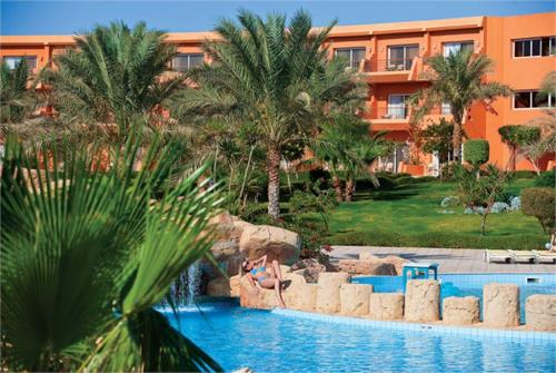 36 фото отеля Amwaj Oyoun Hotel & Resort 5* 