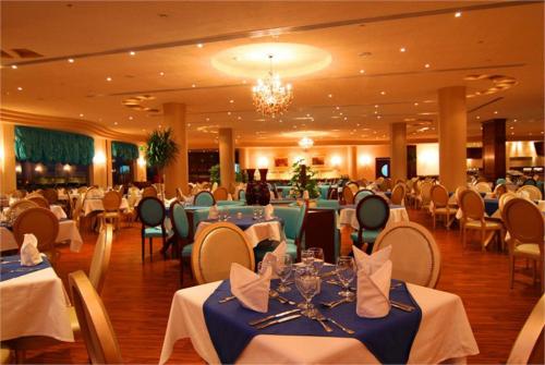 4 фото отеля Amwaj Oyoun Hotel & Resort 5* 
