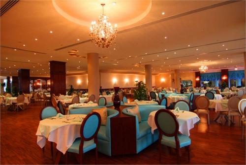 6 фото отеля Amwaj Oyoun Hotel & Resort 5* 