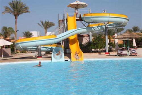 8 фото отеля Amwaj Oyoun Hotel & Resort 5* 