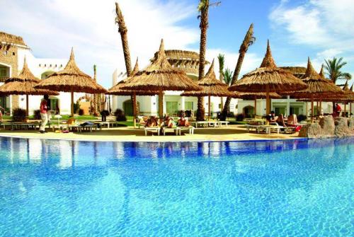 2 фото отеля Gardenia Plaza Resort & Aqua Park 4* 