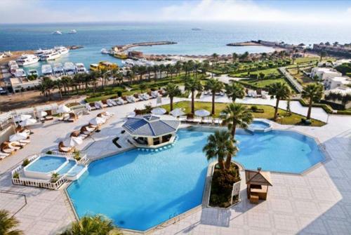2 фото отеля Hilton Hurghada Plaza 5* 