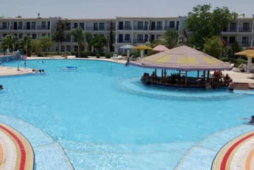 2 фото отеля Lamar Resort Abu Soma 4* 