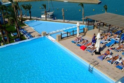 2 фото отеля Marina Lodge Port Ghalib Resort 4* 