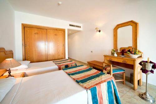 7 фото отеля Mina Mark Beach Resort Hurghada 4* 