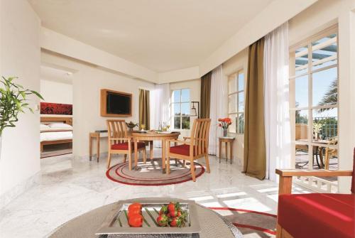 18 фото отеля Movenpick Resort & Spa El Gouna 5* 