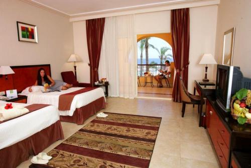 24 фото отеля Rehana Royal Beach Resort & Spa 5* 