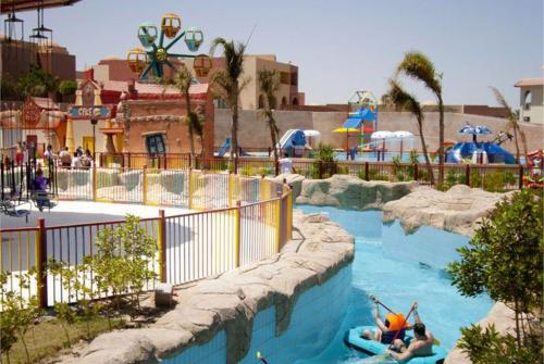 2 фото отеля Serenity Fun City 5* 