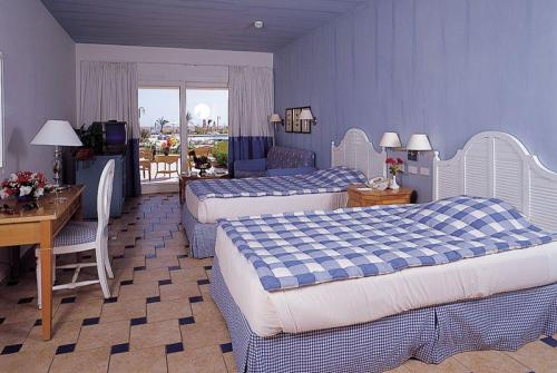 18 фото отеля Sheraton Sharm Resort 5* 