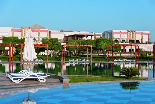 2 фото отеля Sunrise Grand Select Crystal Bay Resort 5* 