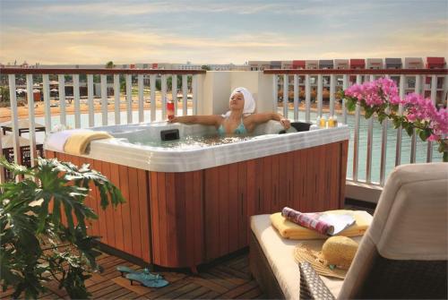 43 фото отеля Sunrise Grand Select Crystal Bay Resort 5* 