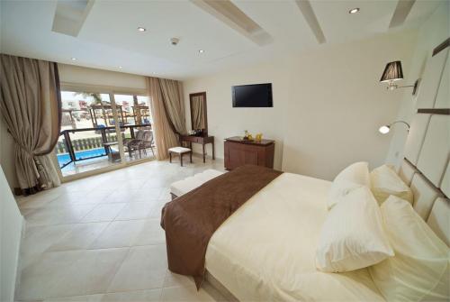 70 фото отеля Sunrise Grand Select Crystal Bay Resort 5* 