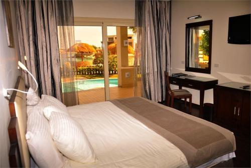 73 фото отеля Sunrise Grand Select Crystal Bay Resort 5* 