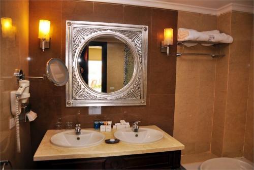 74 фото отеля Sunrise Grand Select Crystal Bay Resort 5* 