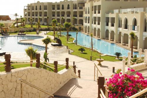 5 фото отеля Sunrise Select Arabian Beach Resort 5* 