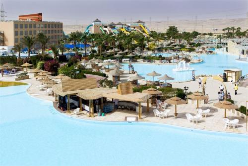 4 фото отеля Titanic Aquapark Resort 4* 