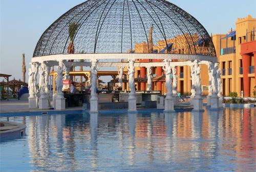 3 фото отеля Titanic Palace Spa & Aquapark 5* 