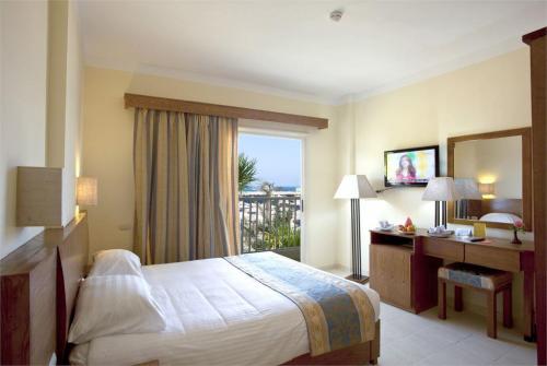 9 фото отеля Triton Empire Beach Resort 3* 
