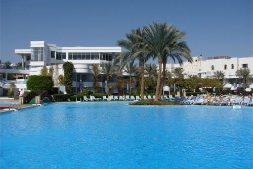 2 фото отеля Vera Club Queen Beach Resort 4* 