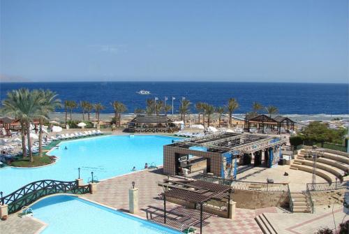 4 фото отеля Vera Club Queen Beach Resort 4* 