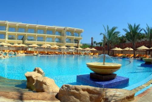 2 фото отеля Xperince Sea Breeze Resort 5* 