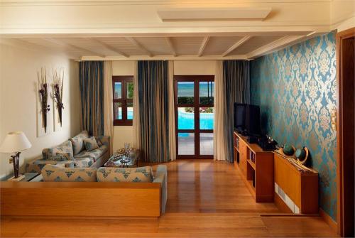 2 фото отеля Aldemar Royal Mare Suites 5* 