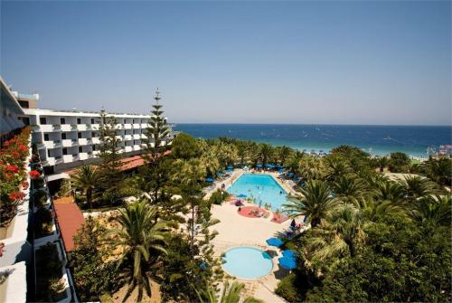 2 фото отеля Blue Horizon Palm Beach Hotel & Bungalows 4* 