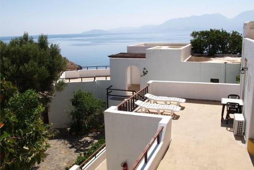 4 фото отеля Cretan Village Hotel 4* 