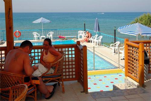 2 фото отеля Danaos Beach Apartments 2* 