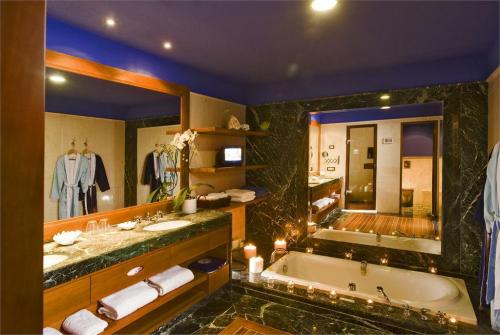 17 фото отеля Elounda Beach Comfort Vip Premium Club 5* 