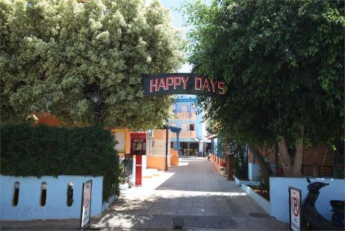 10 фото отеля Happy Days Studios 3* 