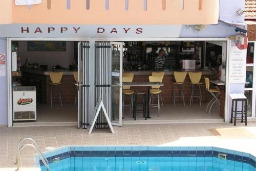 2 фото отеля Happy Days Studios 3* 