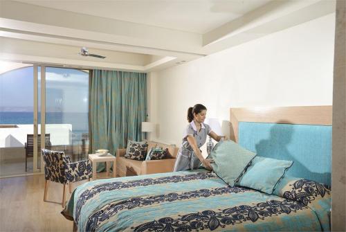19 фото отеля Knossos Beach Bungalows & Suites 4* 